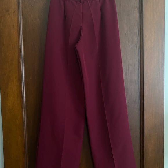 Women’s high-waisted, wide-leg trouser. Adult small, fits more like Petite AXS. - Picture 2 of 4